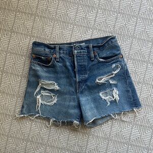 Levi’s Distressed Wedgie Shorts